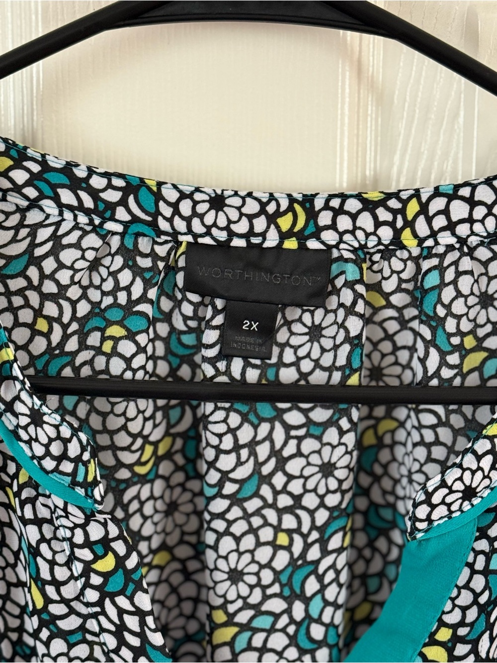 Worthington Black White Floral V-Neck Blouse 2X